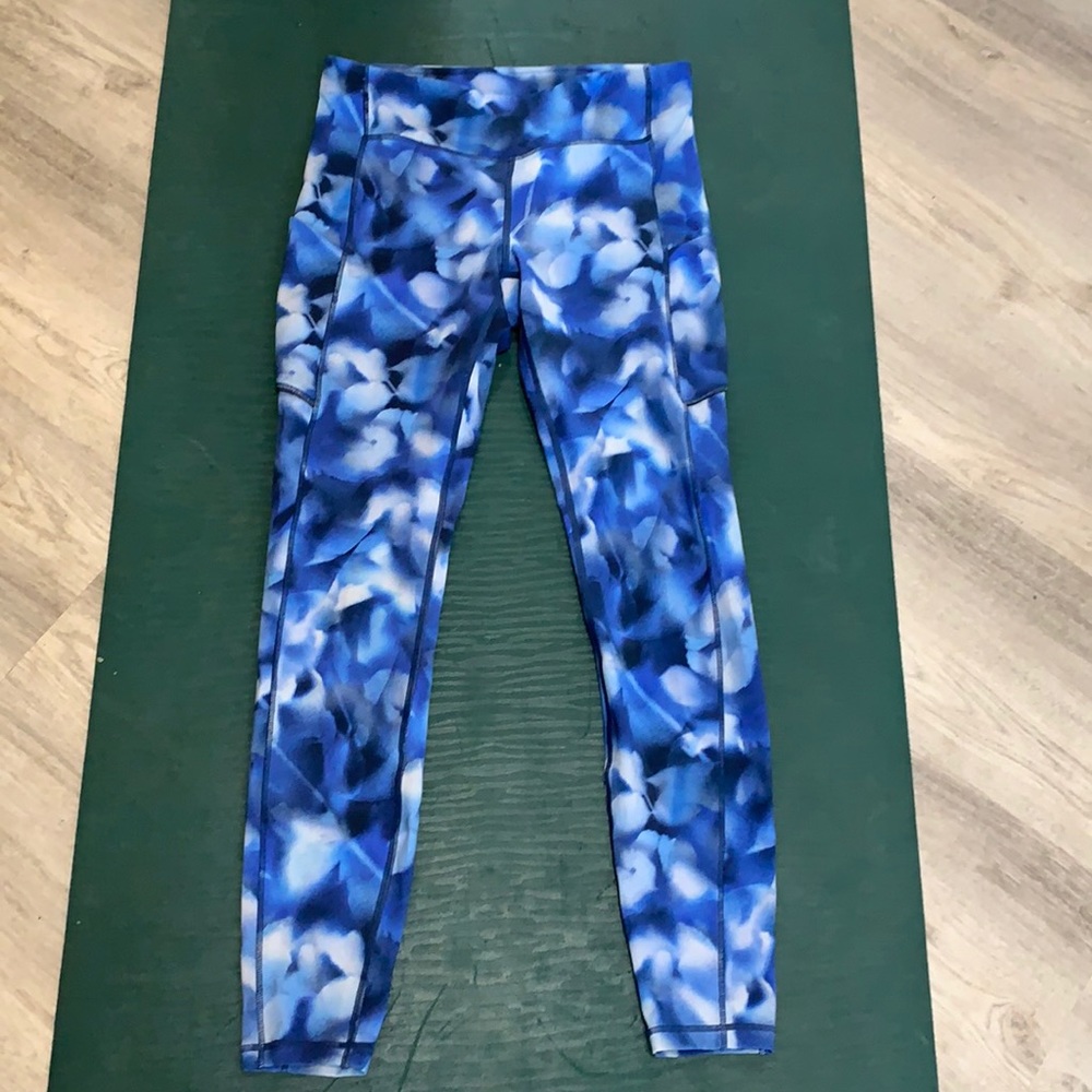 Lulu Lemon size 8 Run with the Waves